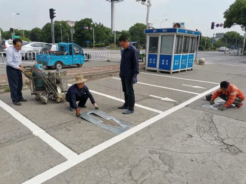 上海某路面操字走红，成为网红打卡点